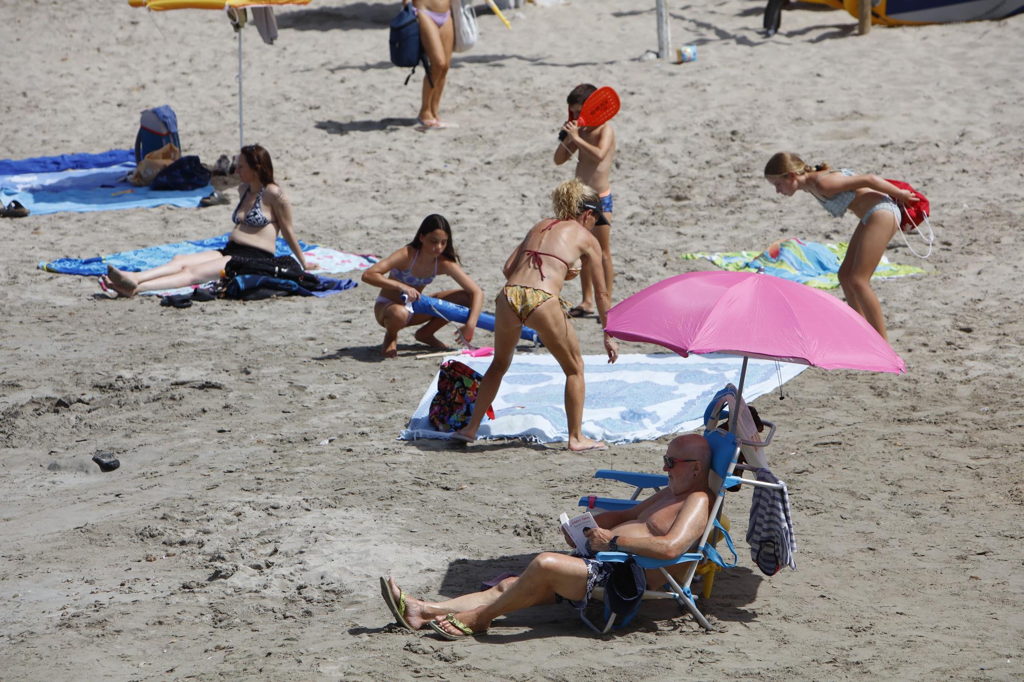 Sommer in Peguera: So genießen die Mallorca-Urlauber das Leben am beliebten Badestrand