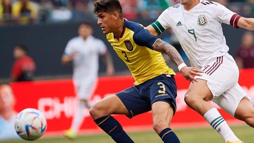 ¿Quién es Hincapié, el defensa que está brillando en Alemania y disputará el Mundial con Ecuador?