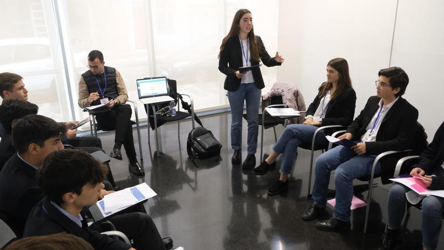 Siete institutos se ponen a prueba este lunes en el segundo Aula de Debate en Elche