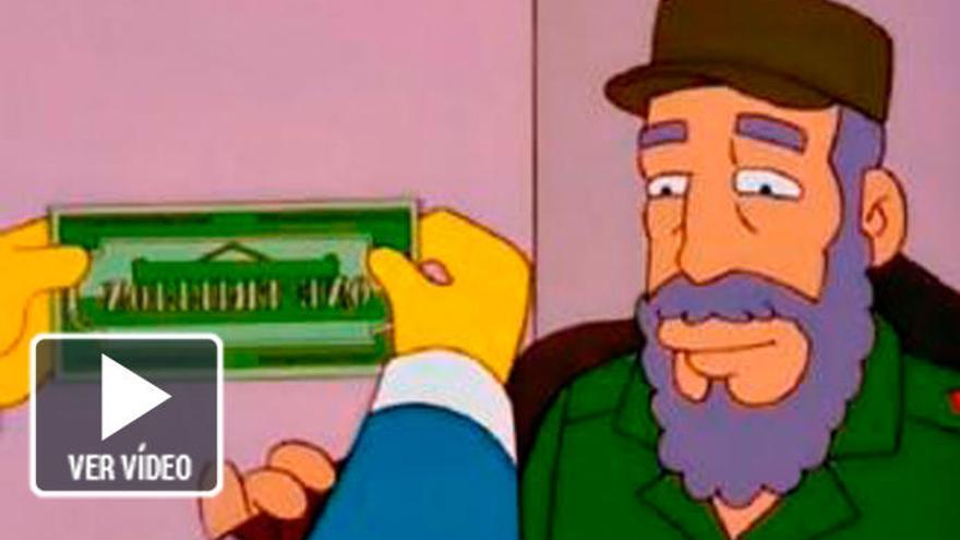 Fidel Castro observa el billete de un trillón de dólares que le enseña el Sr. Burns.