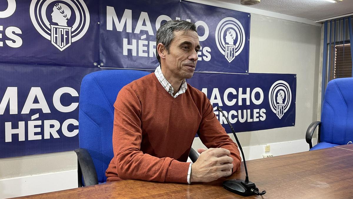 Carmelo del Pozo en la sala de prensa del Rico Pérez