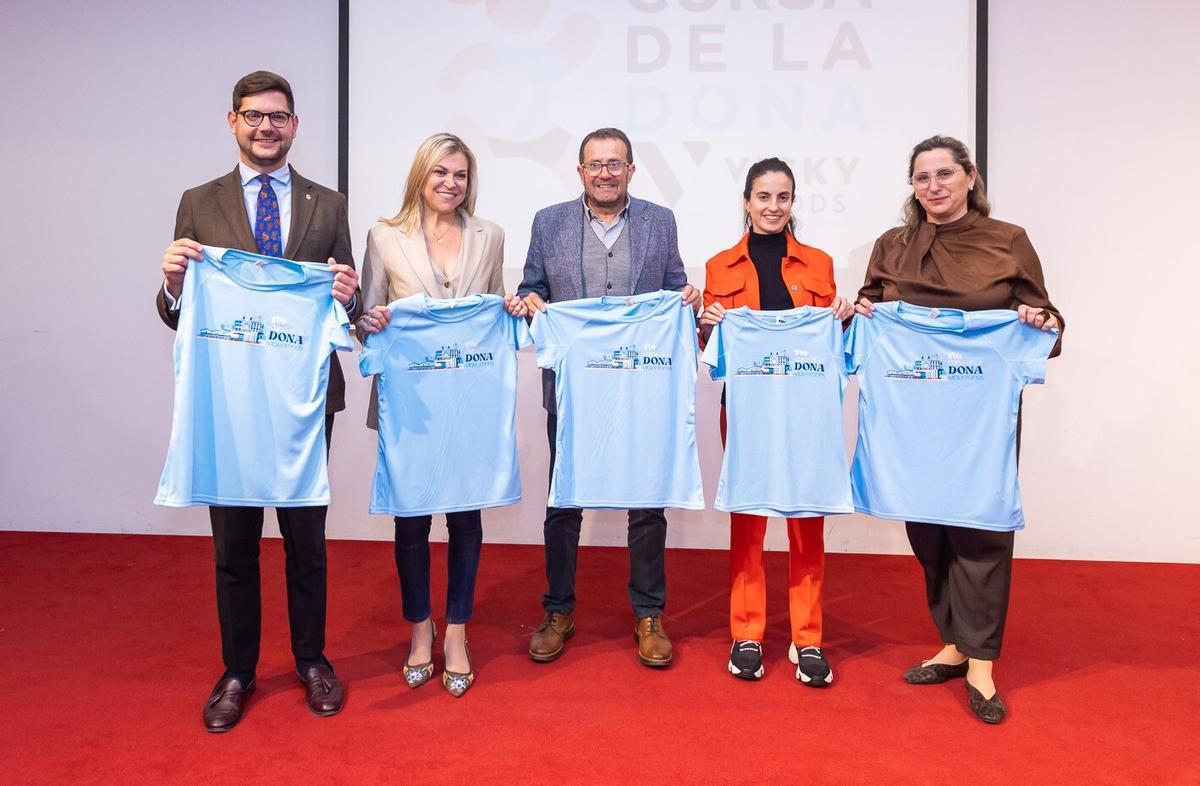 La camiseta acul cielo ha sido protagonista en la presentación de la XVII Cursa de la Dona de Gandia