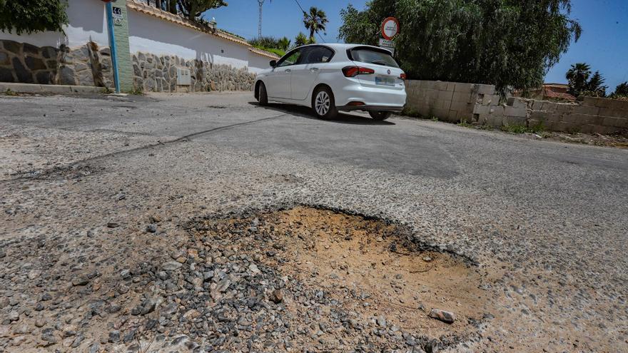 Si tienes algún accidente por un agujero en la carretera, esto es lo que debes reclamar y a quién
