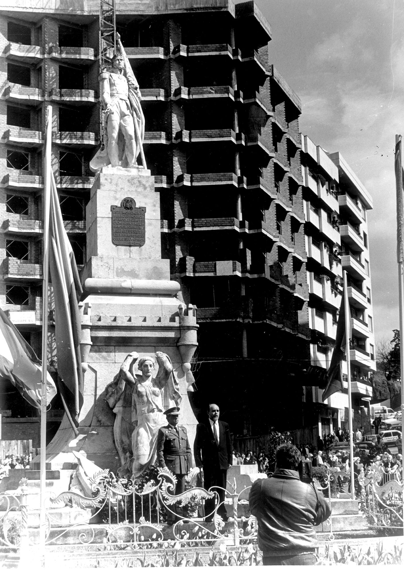 1987 Acto durante la celebración de la Reconquista en la plaza de la Independencia Jesús de Arcos.jpg