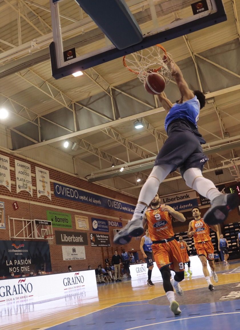 El Liberbank Oviedo Baloncesto gana por 90-73 al Tizona Burgos