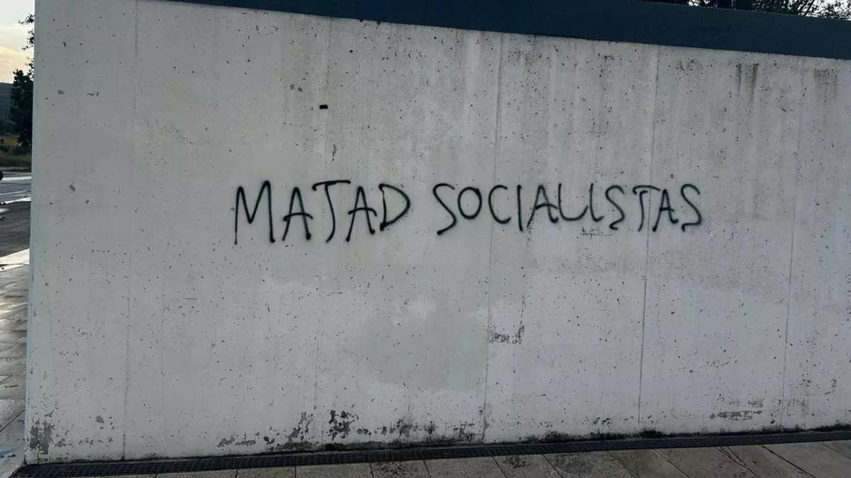 La pintada denunciada por el PSPV en Ontinyent.
