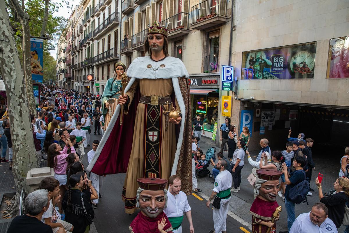 Ambiente en la cabalgata de las fiestas de la Mercè.