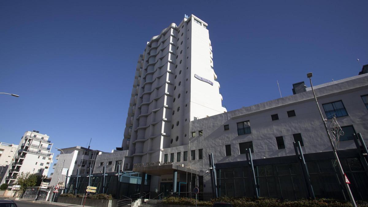 Hoteles abiertos y cerrados en la playa de Gandia