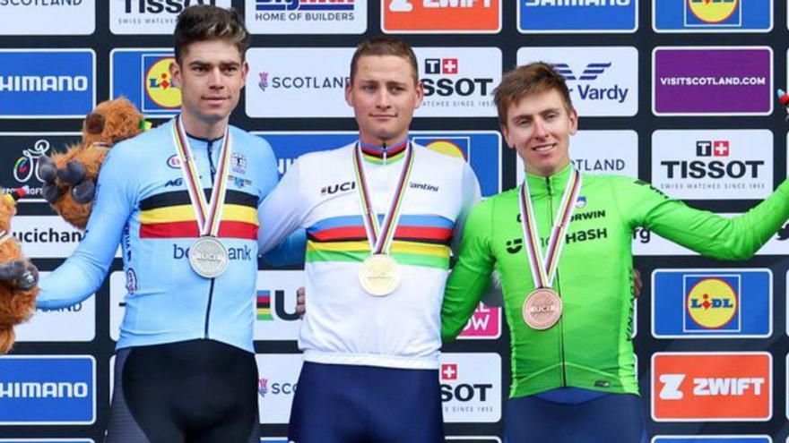 Van Aert, Van der Poel y Pogacar, en el podio. | Efe