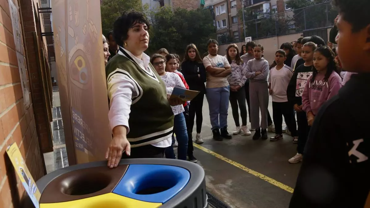 La recogida selectiva de residuos desembarca en las escuelas e institutos de Santa Coloma