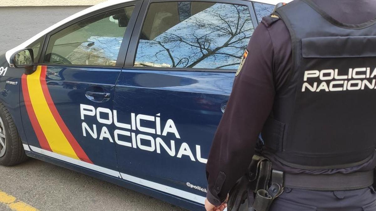 Un policía.