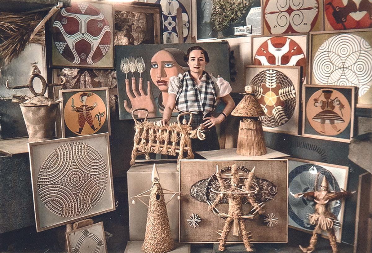 Retrato de Maruja Mallo en su estudio en 1936. Coloreada por Aulas Inteligentes.