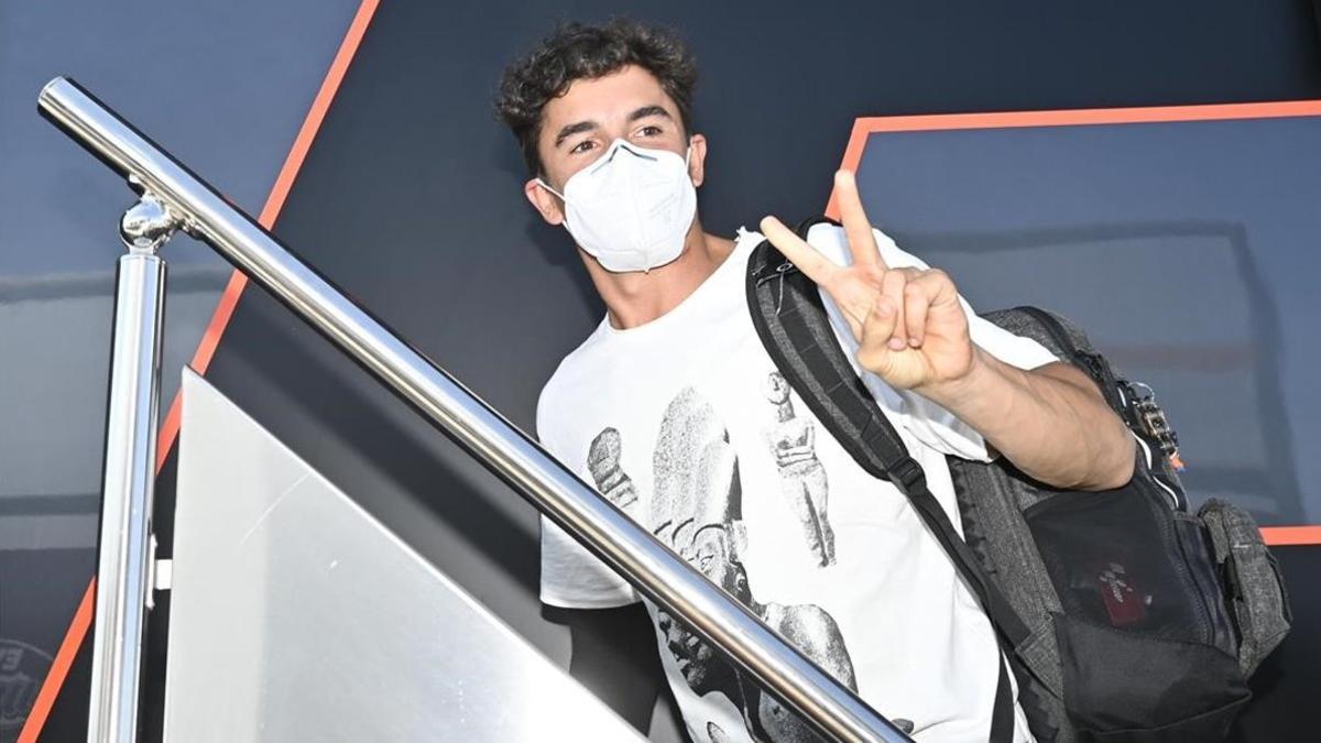 El catalán Marc Márquez (Honda), el 23 de julio, llegando a Jerez tras su primera operación en el brazo derecho.