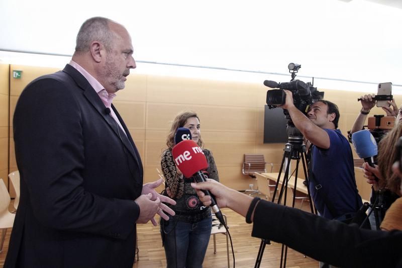 Reunión Mesa del Taxi en el Cabildo de Tenerife | 03/03/2020.Declaraciones de Enrique Arriaga y reunión de la mesa del taxi  | 03/03/2020 | Fotógrafo: María Pisaca Gámez