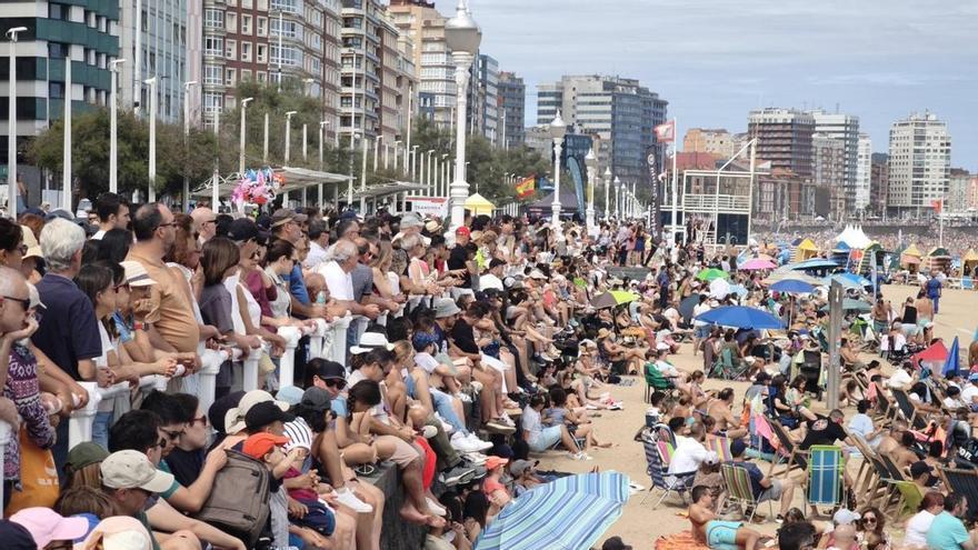 El Festival Aéreo ya sobrevuela el cielo de Gijón: "La aviación es un mundo apasionante"