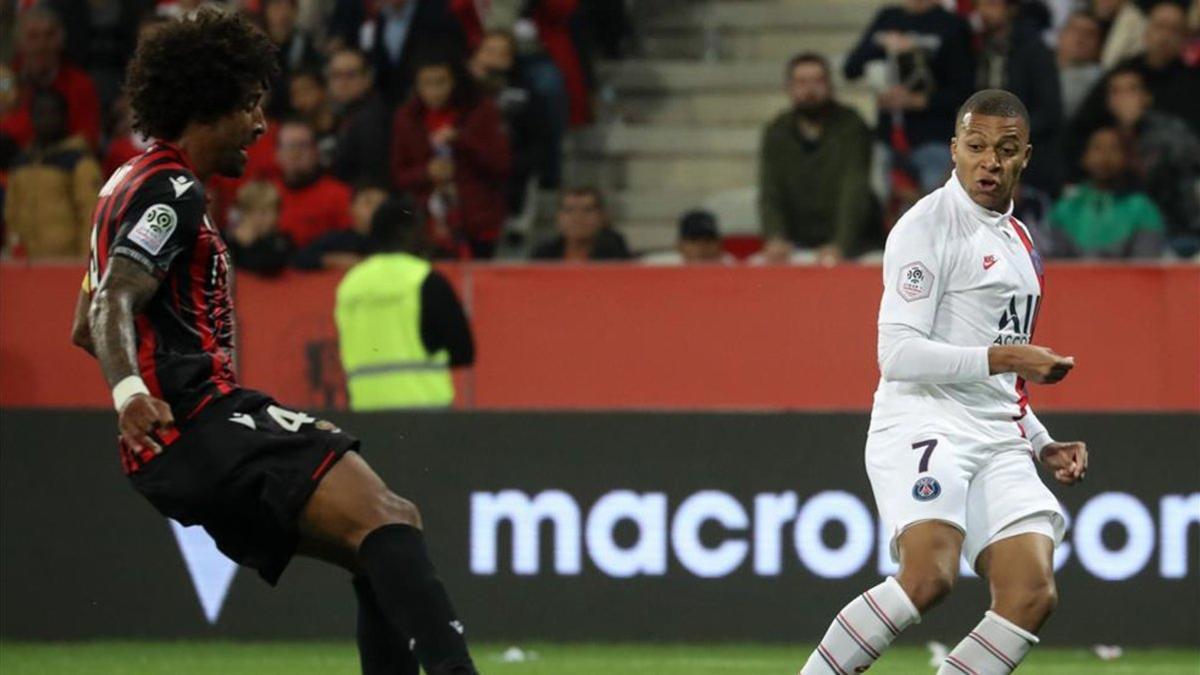 Dante y Mbappé, en el duelo del pasado curso en el Allianz Riviera