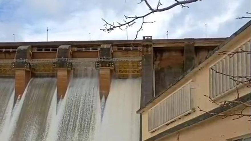 Vídeo | El embalse de Cíjara aliviando agua