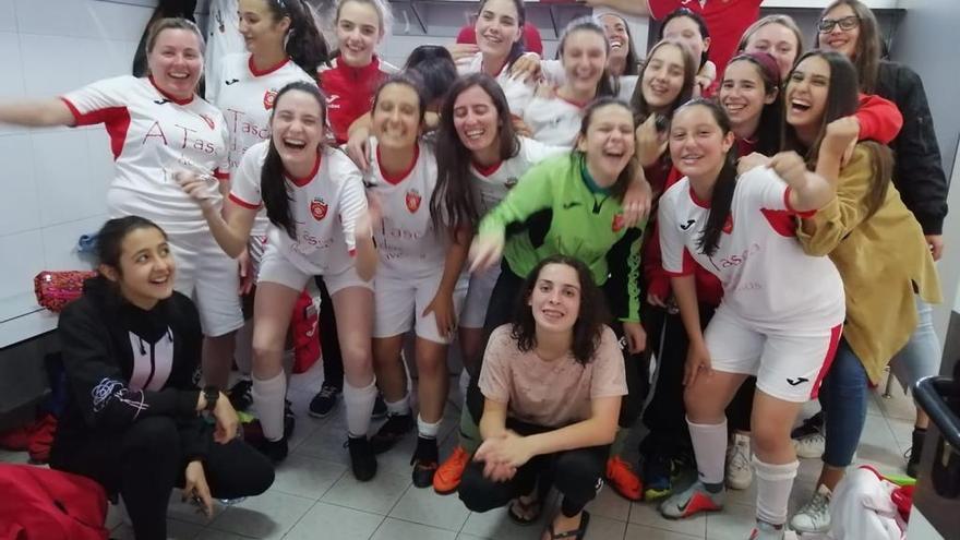 El equipo femenino del Sporting Cambre celebra su clasificación para la final de la Copa de A Coruña