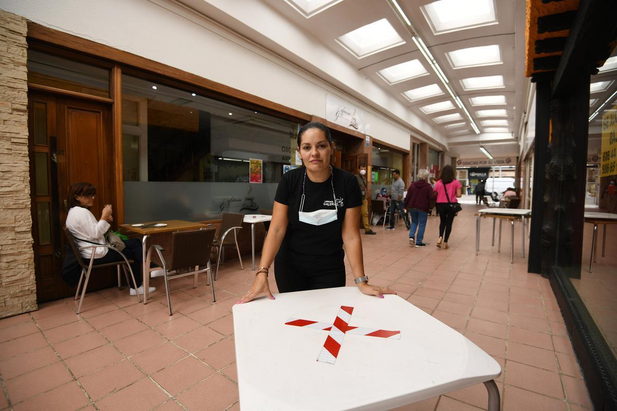 Pilar González, propietaria de Cafetería Galerías y presidenta de la asociación de comerciantes de las Galerías Oliva.