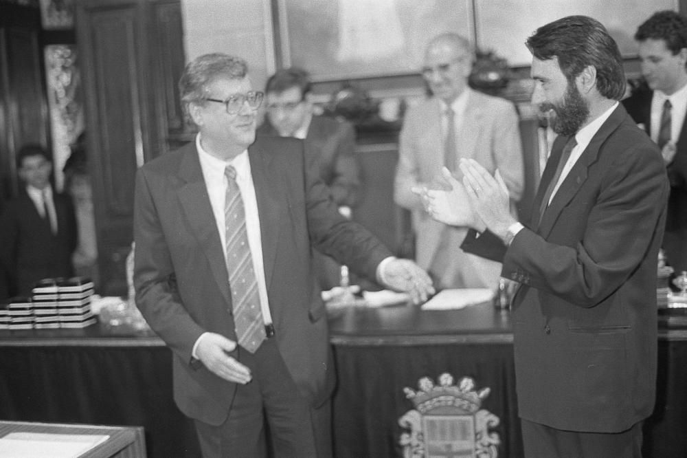Presa de possessió de Juli  Sanclimens com a nou alcalde el 30 juny 1987