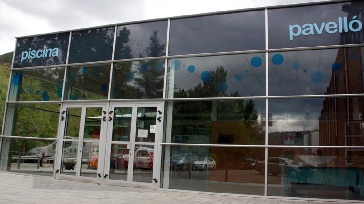 zentauroepp38502222 l entrada de la piscina municipal de ripoll on ha mort ofeg170519200617