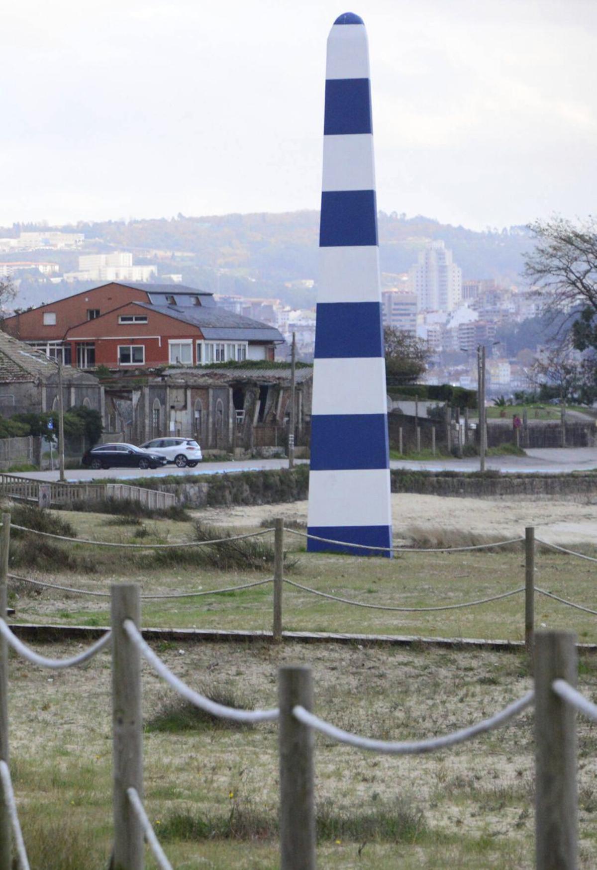 Obelisco de la playa de Rodeira