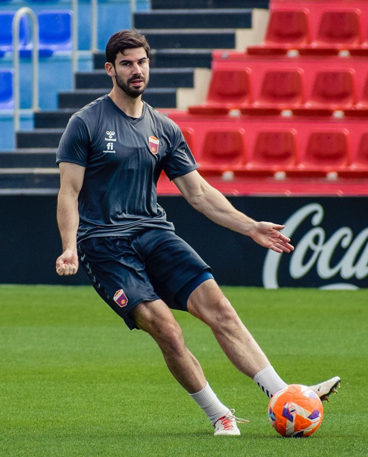 Nacho Monsalve, durante un entrenamiento con el CD Eldense en el Nuevo Pepico Amat.
