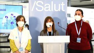 Intervención de Carmen Cabezas y las sanitarias Lourdes Carrés, Sandra Paixà y Leyre Martínez, en el acto de conmemoración de la administración de la primera vacuna del covid.