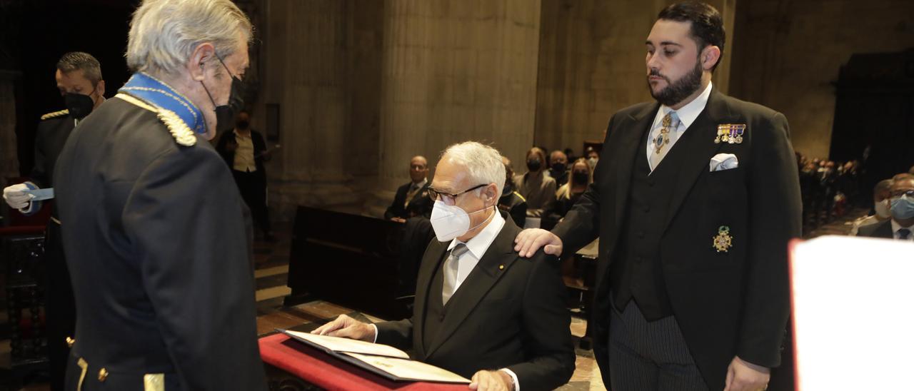 Camilo José Cela Conde en la ceremonia de investidura del Cuerpo de la Nobleza Asturiana