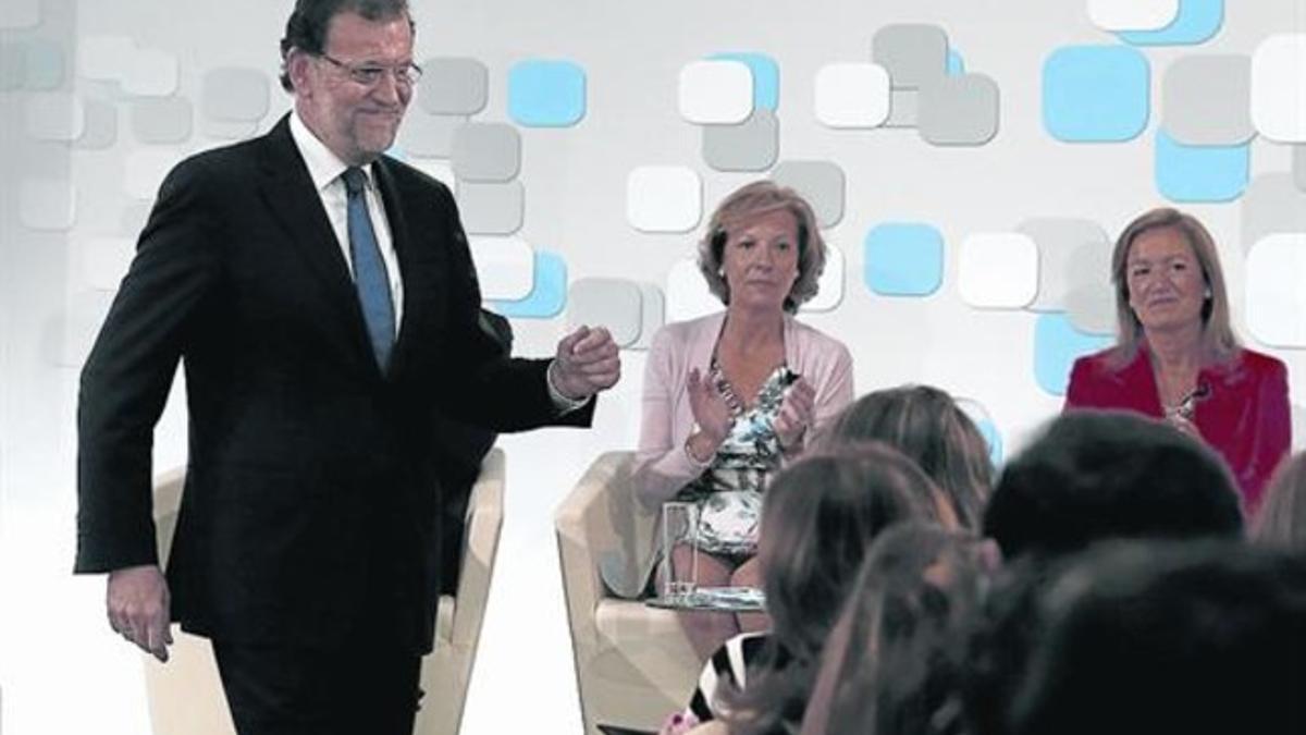 Preparado para la respuesta 8Mariano Rajoy, ayer, en la presentación de un informe del Gobierno.
