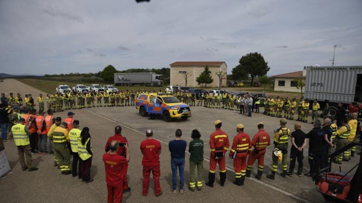 Profesionales de distintos Cuerpos de Seguridad y bomberos participan en un simulacro celebrado el pasado año en Vivinera.