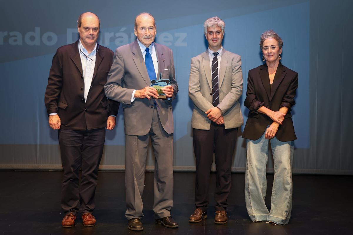 Conrado Durántez en la entrega del premio