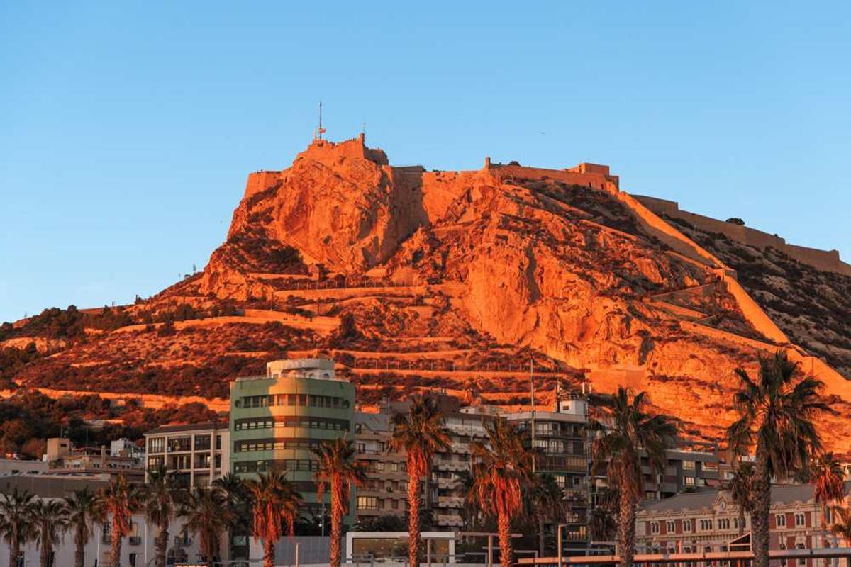 Castillo de Santa Bárbara al atardecer