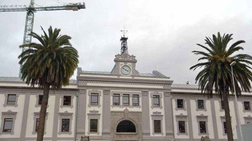 Fachada principal del edificio de la antigua Fábrica de Tabacos.