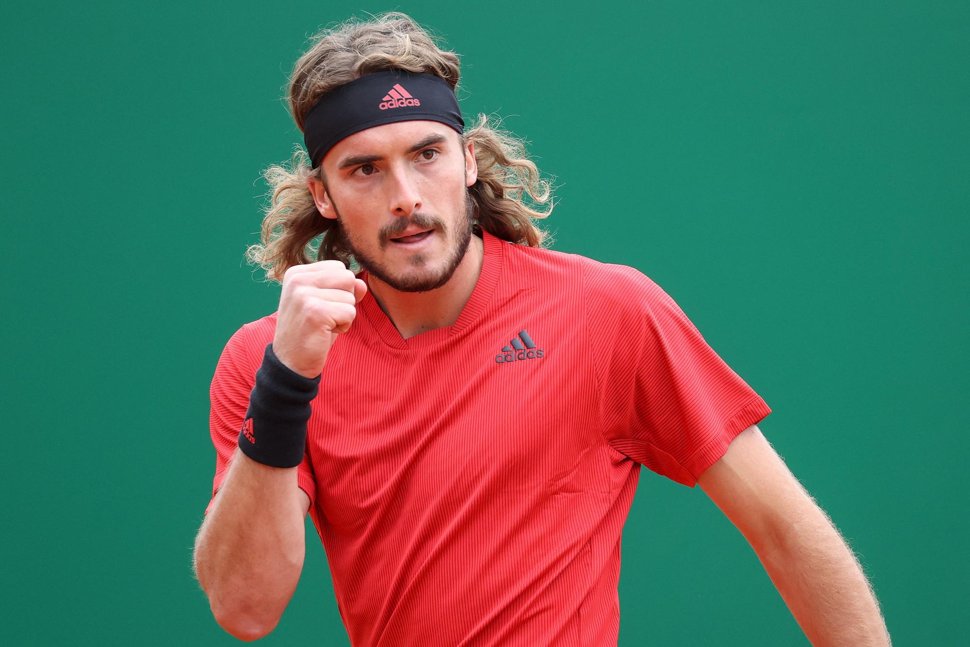 Tsitsipas celebra un punto ante Evans.