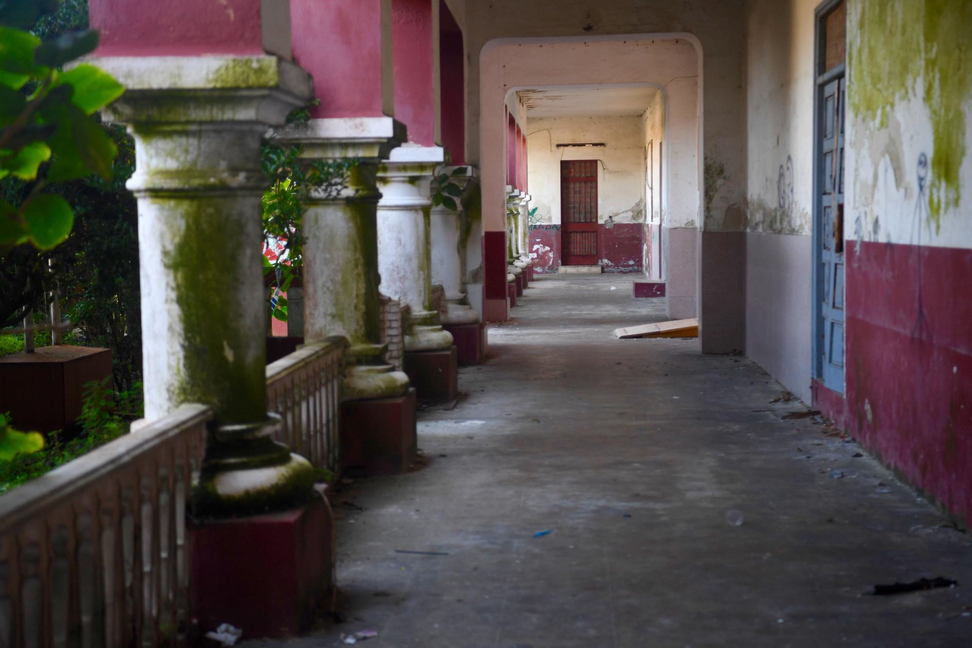 Pintadas, suciedad y abandono en la antigua cárcel provincial de A Coruña