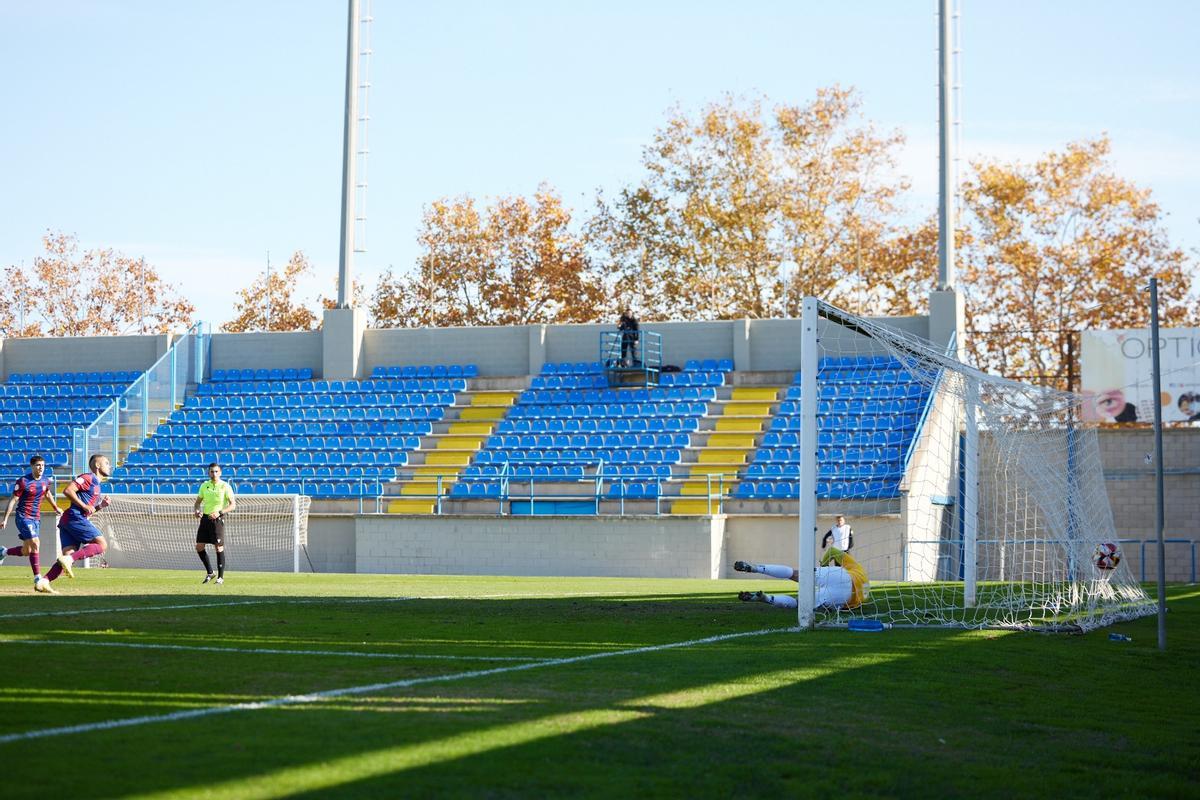 Joan Laporta apoya a Rafa Márquez en la victoria del filial