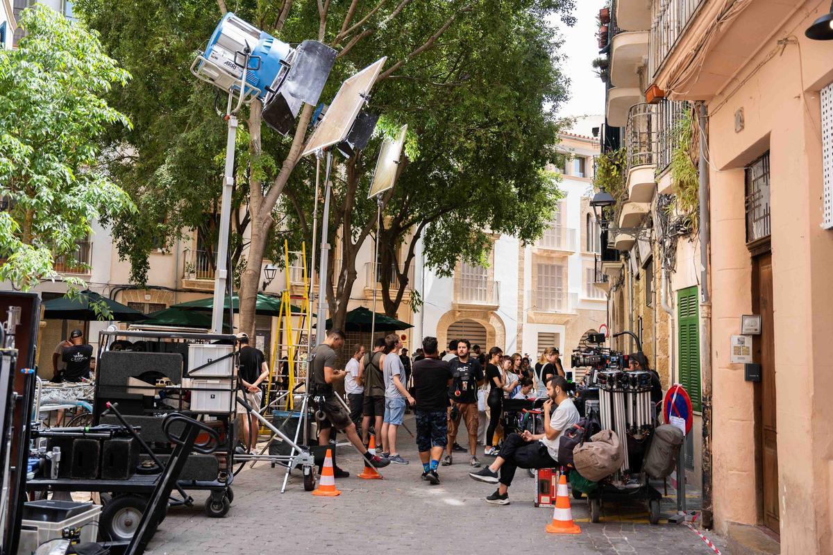 Los preparativos de un set de rodaje en el casco antiguo