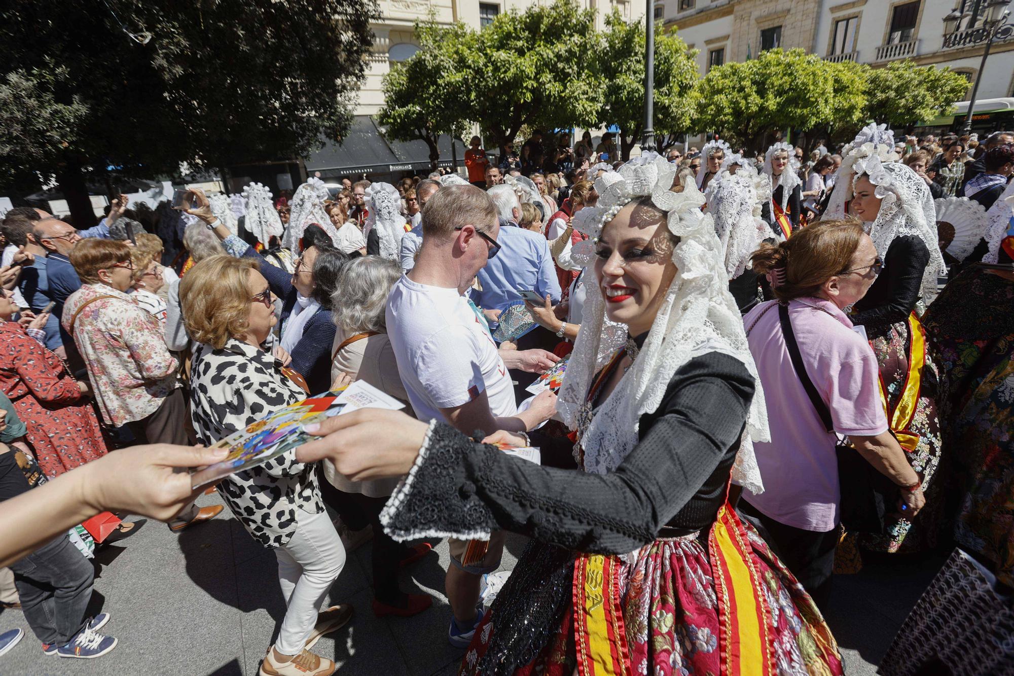 Segundo día de promoción de la fiesta alicantina en Córdoba