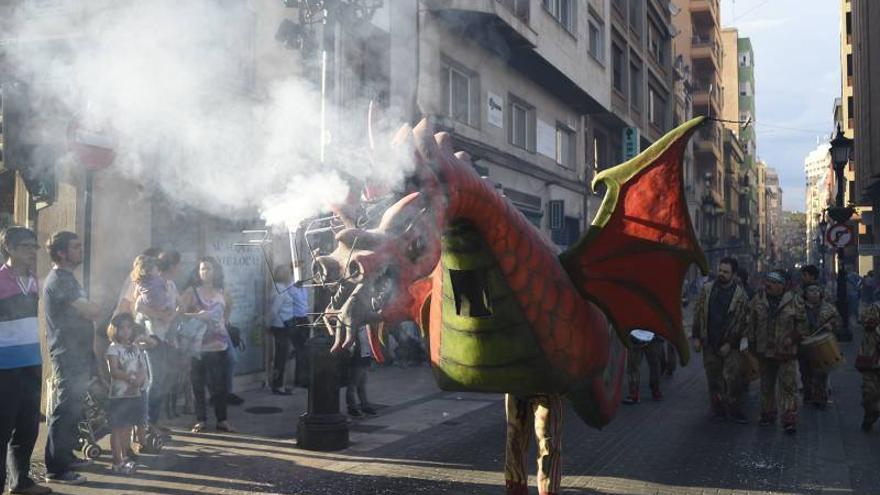 Castellón, ‘ciutat bestial’ en un alarde de fuego, música y tradición