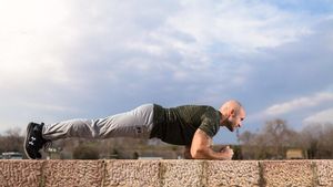 ¿Qué pasa si hago un minuto de plancha abdominal todos los días? 