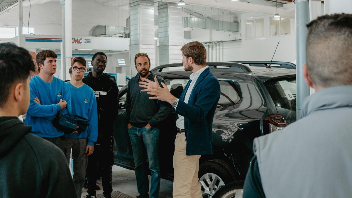 Proa Grup celebra su primera jornada de Talento en su concesionario Renault Dibautoplus