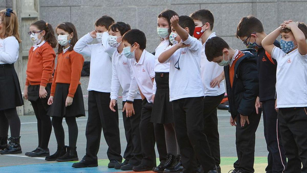 División entre los expertos sobre si llevar o no mascarilla en los recreos