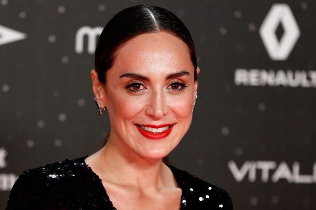 Tamara Falcó con coleta con la raya al medio en los 40 Music Awards