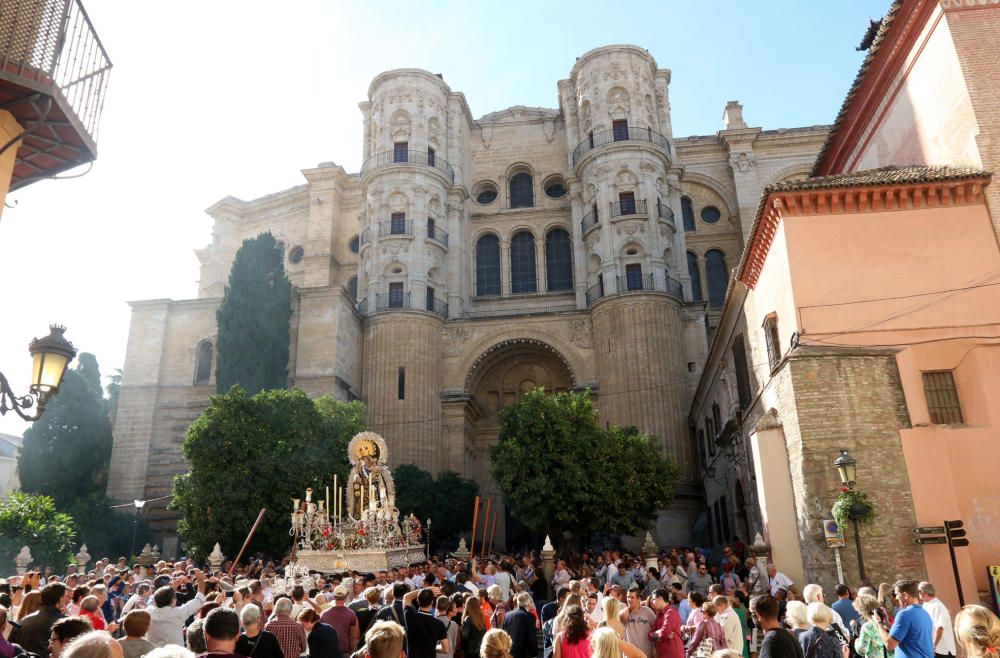 La Virgen del Carmen de Pedregalejo preside el Rosario de las Glorias