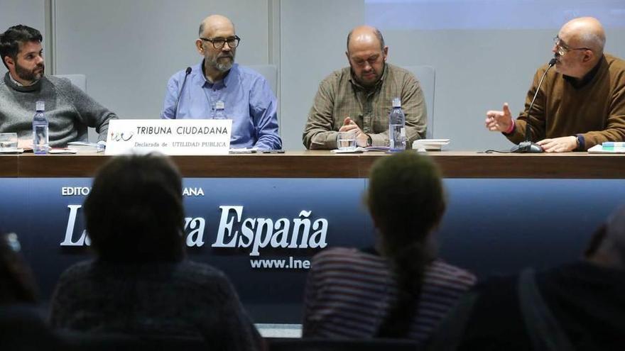 De izquierda a derecha, Eduardo San José, Marcos Ordóñez, Fernando Menéndez y Jesús Gámez, ayer, en el Club Prensa Asturiana.