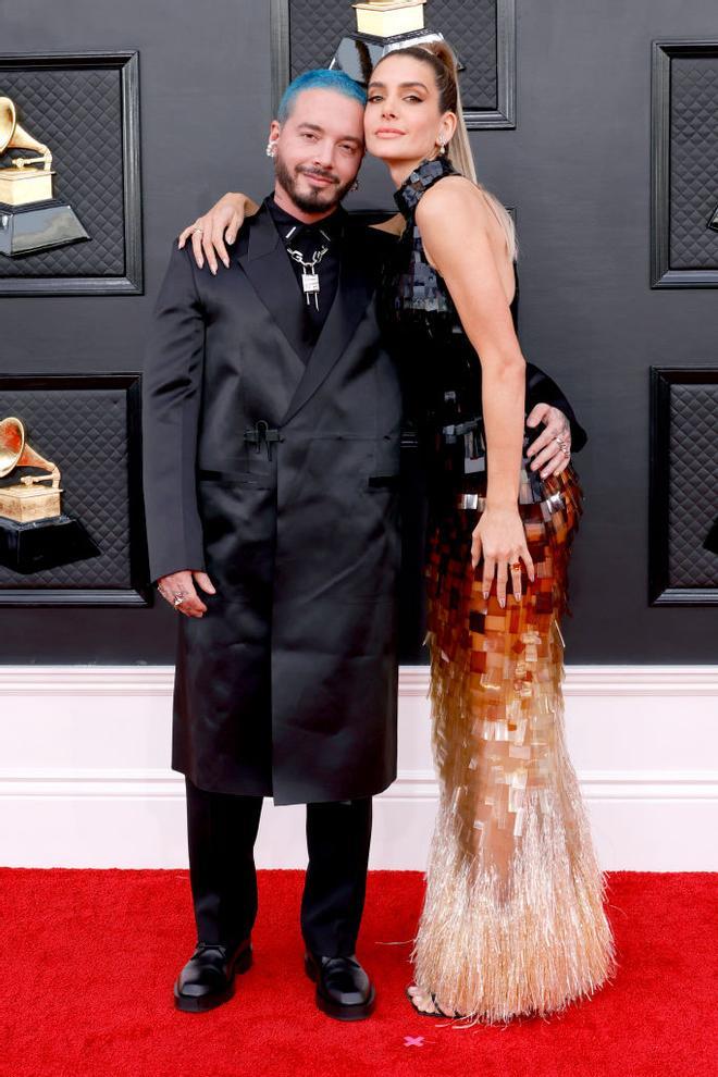 J Balvin y Valentina Ferrer en los Grammy 2022
