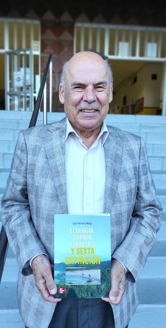 Luis Herrera Mesa: «En La Gomera  tuve una infancia muy vinculada a la naturaleza y el agua»