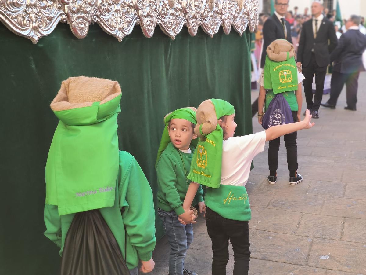 Pequeños costaleros en Fernán Núñez.