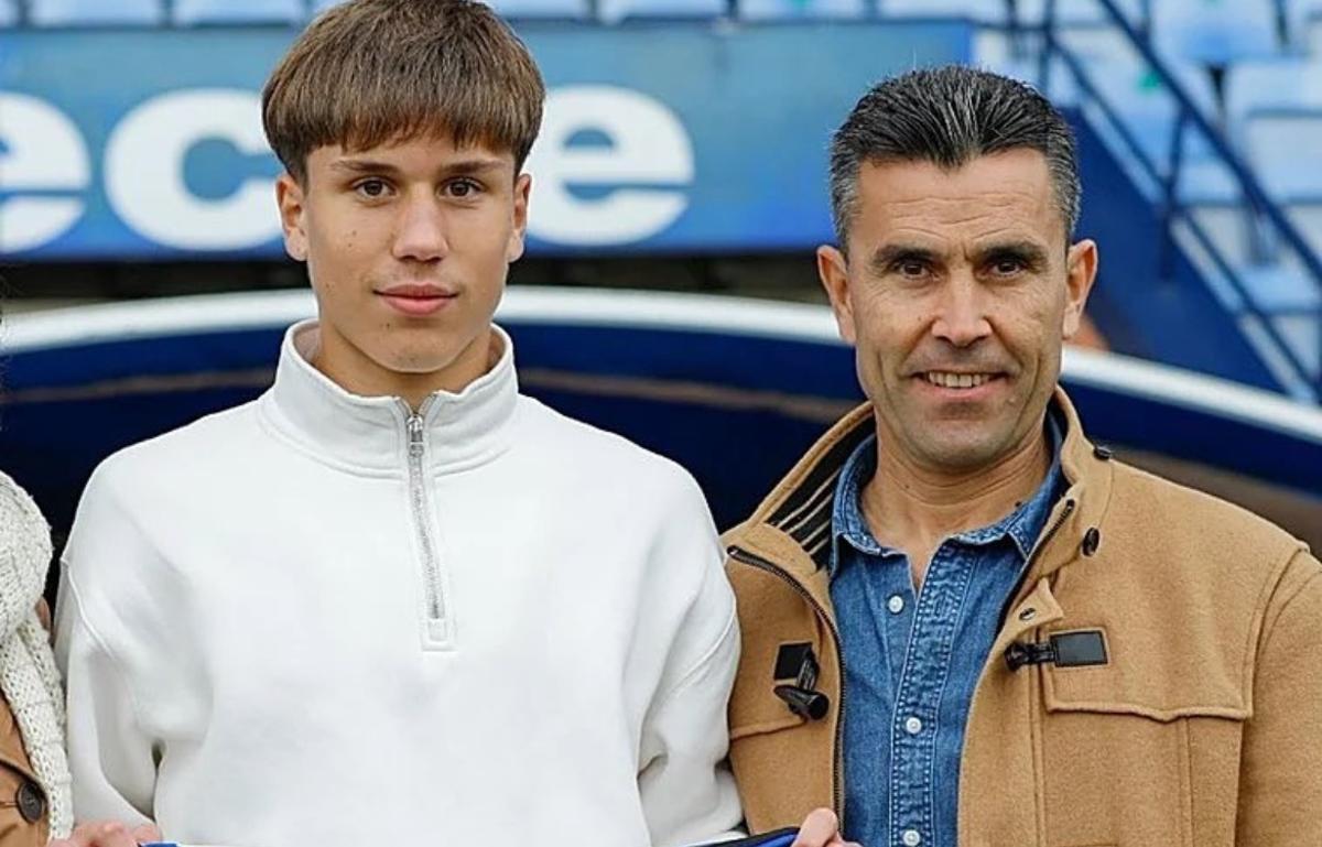 Davinchi, futbolista del Getafe, con su padre, David Cordón, fallecido en el accidente ferroviario de Córdoba.